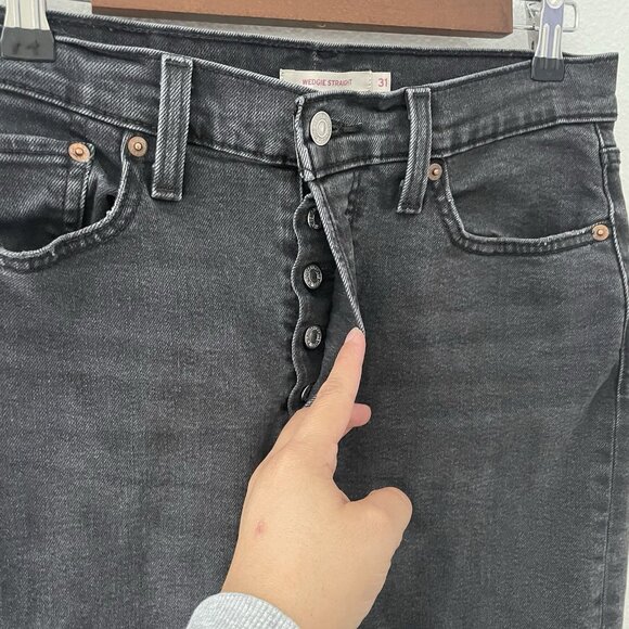 Levi’s Premium Wedgie Straight Jeans Women’s Size 31 Black Distressed High Rise - Picture 4 of 8